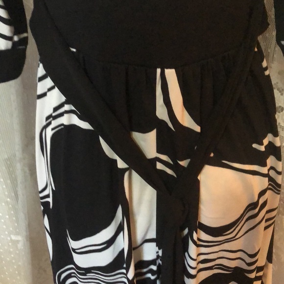 Speechless black/white dress V Neck Short Sleeve with Ban Detail Tie Belt - Picture 6 of 9